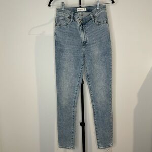 Abercrombie & Fitch | Super Skinny Ankle High Rise Curve Love | Light | 27/4L​